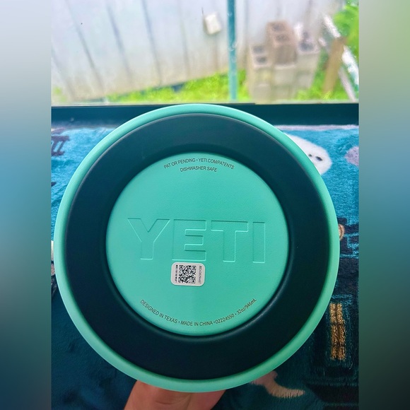 Yeti Dog Bowl NWT - Picture 4 of 4